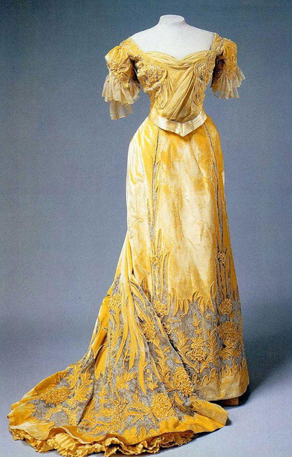 La robe du créateur Lamanova