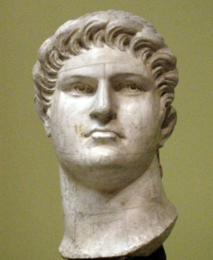 Coiffure avec une boucle