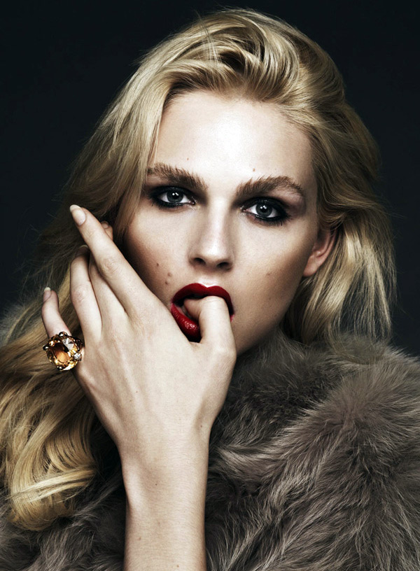 Androgine Andrey Pezhich