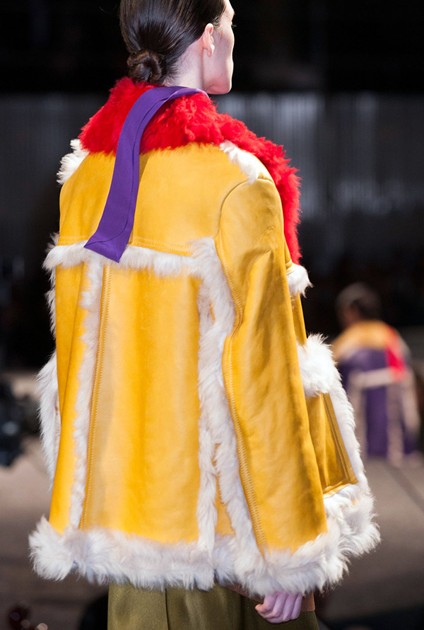 Manteau en peau de mouton pour femmes à la mode