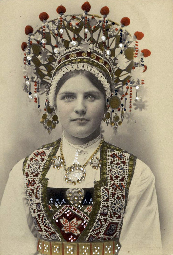 Tenue couronne et demoiselle d'honneur