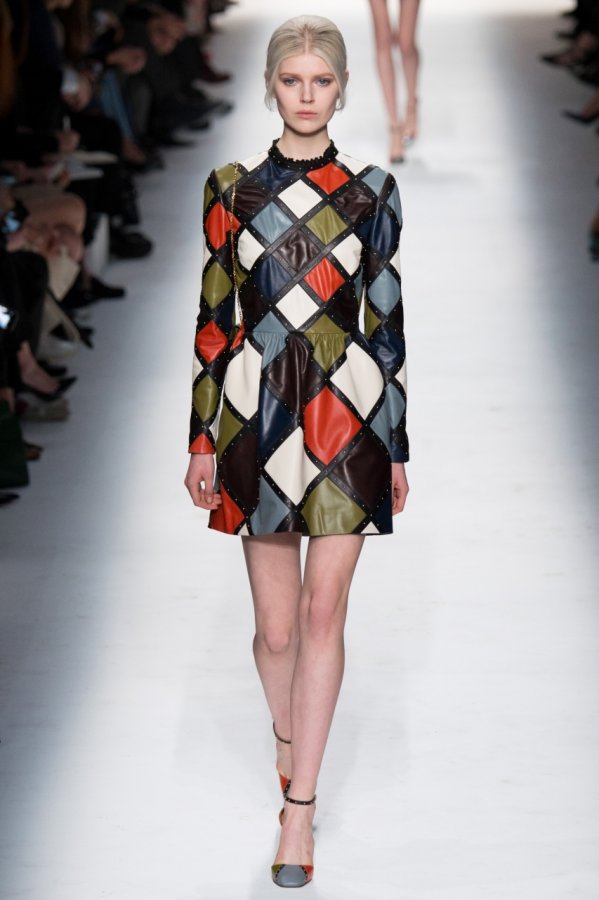 Robe en cuir multicolore