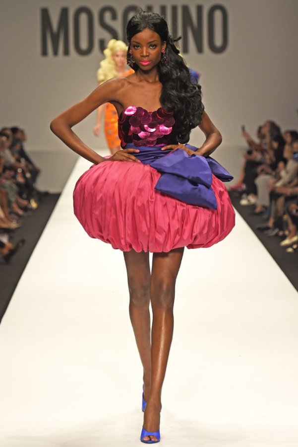 Belle robe dans le style de Barbie