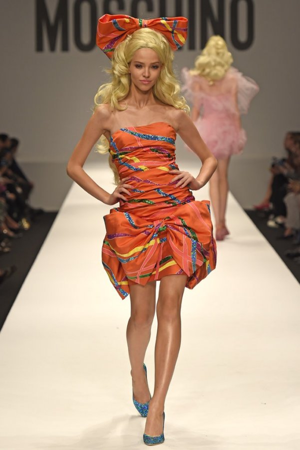 Belle robe dans le style de Barbie