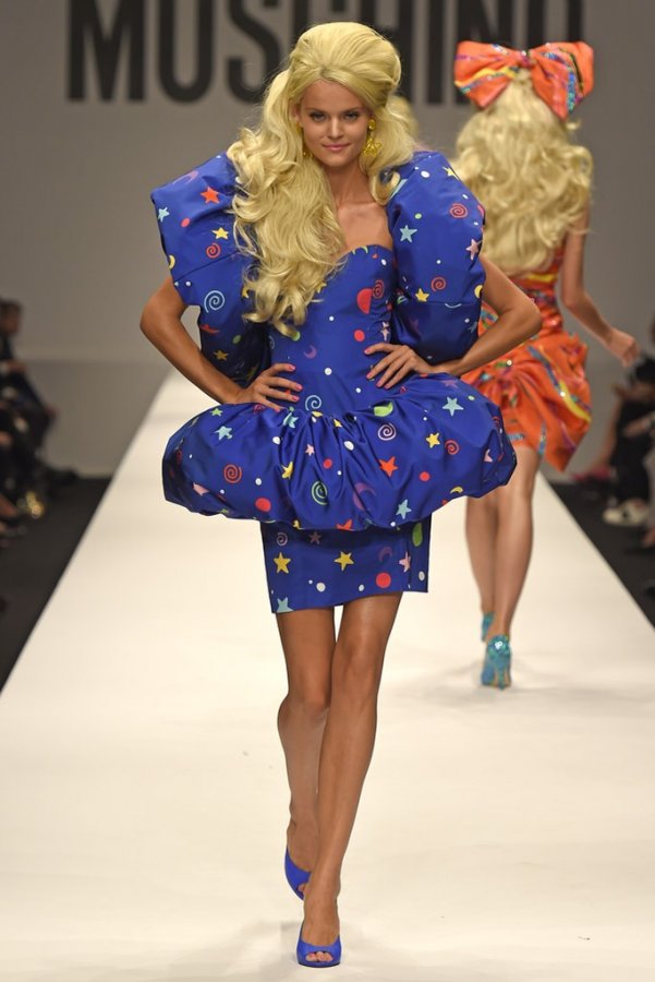 Belle robe dans le style de Barbie