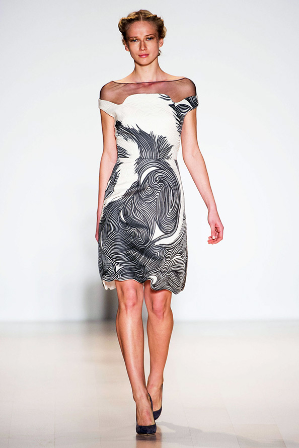 Robe noire et blanche 2025-2026