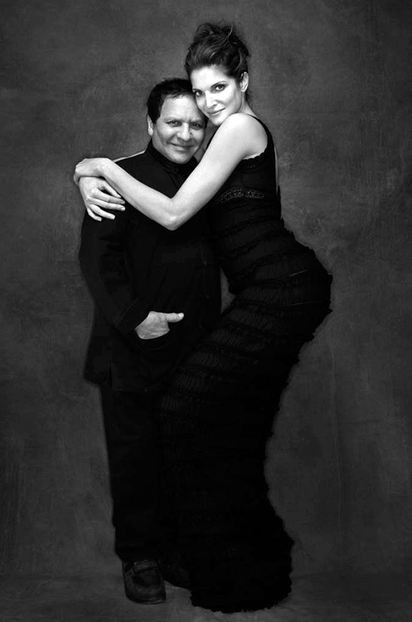 Designer Azzedine Alaya avec modèle