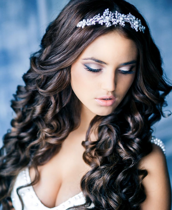 Coiffure de mariage avec des boucles