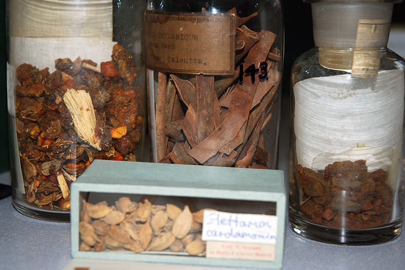 Matières premières pour la fabrication de parfumerie