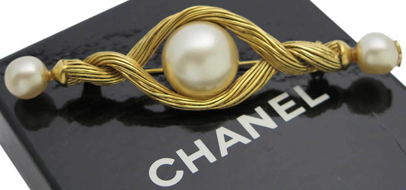 Broche Chanel