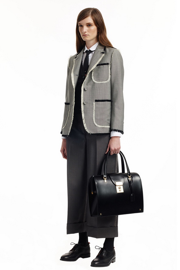 Collection hors saison de vêtements pour femmes