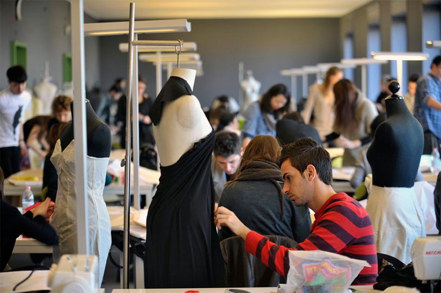 Comment démarrer une carrière dans l'industrie de la mode