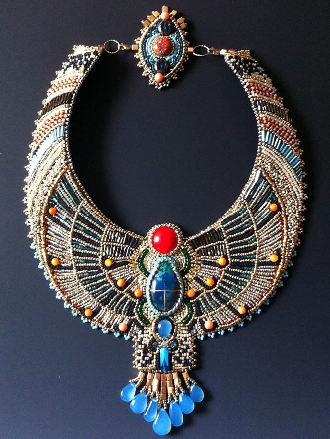 Collier de style égyptien, photo