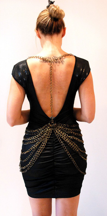 Chaîne comme décor de robe