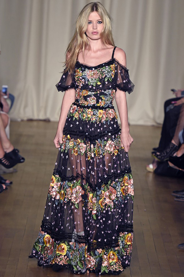 Robe avec éléments transparents