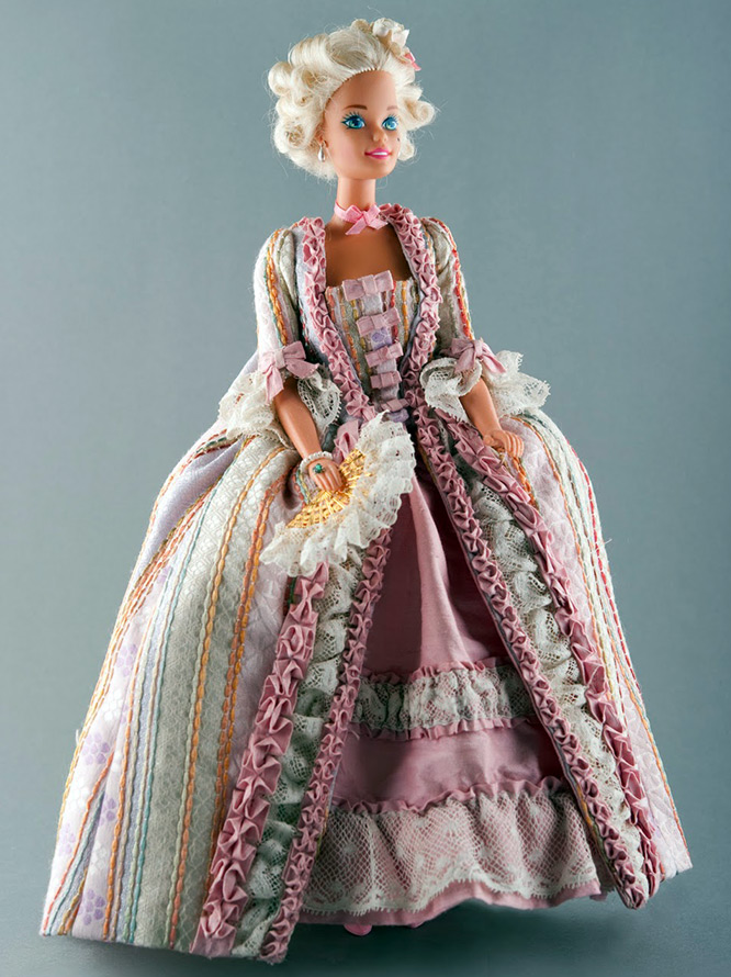 Costume historique pour barbie