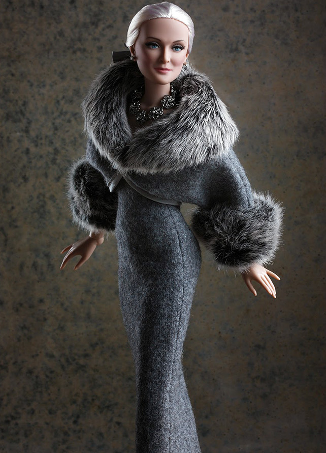 Poupée avec fourrure