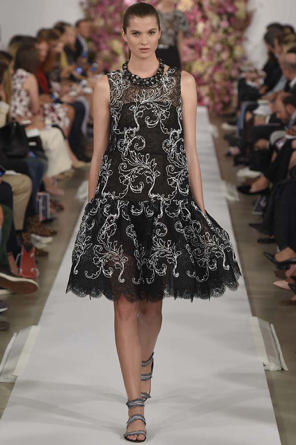 Robe noire et blanche Oscar de la Renta