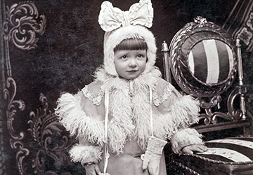 Filles et filles en photographies anciennes