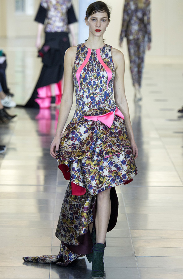 Robe avec jupe asymétrique