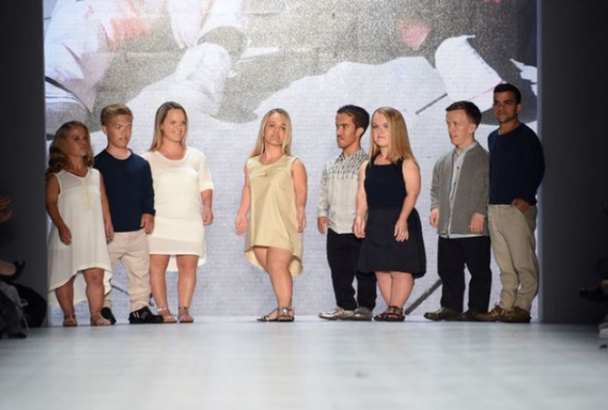 Modèles non standard et modèles avec différents écarts