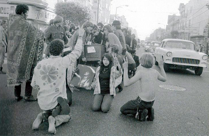 Style hippie dans les vêtements et accessoires