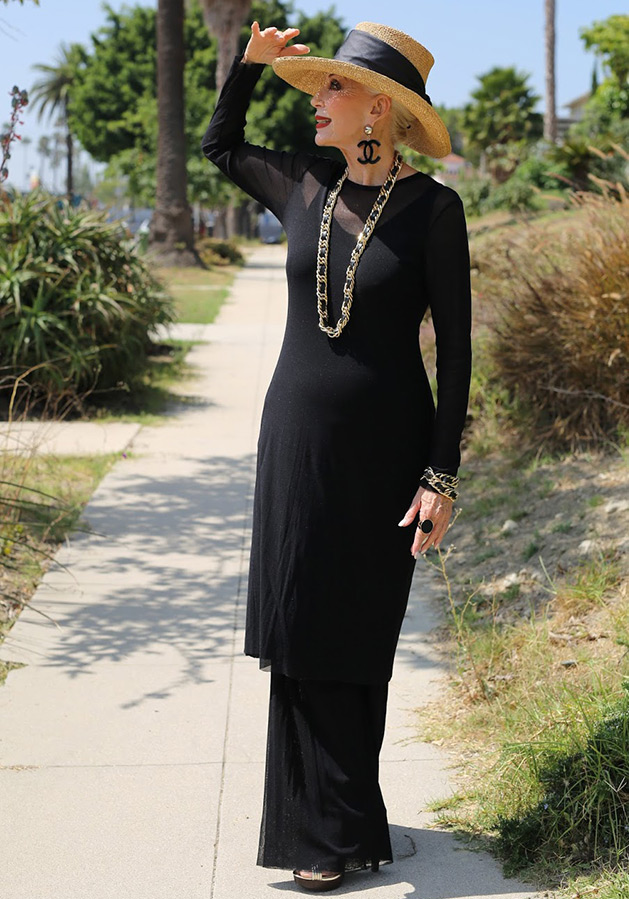 Images à la mode de femmes âgées