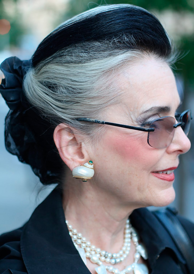 Images à la mode de femmes âgées