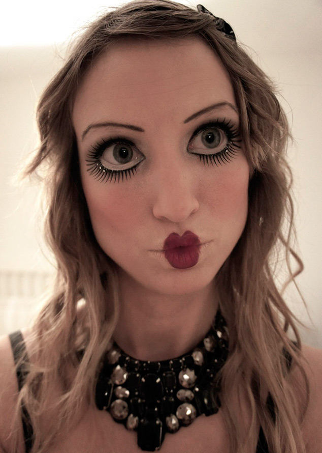 maquillage de poupée d'halloween