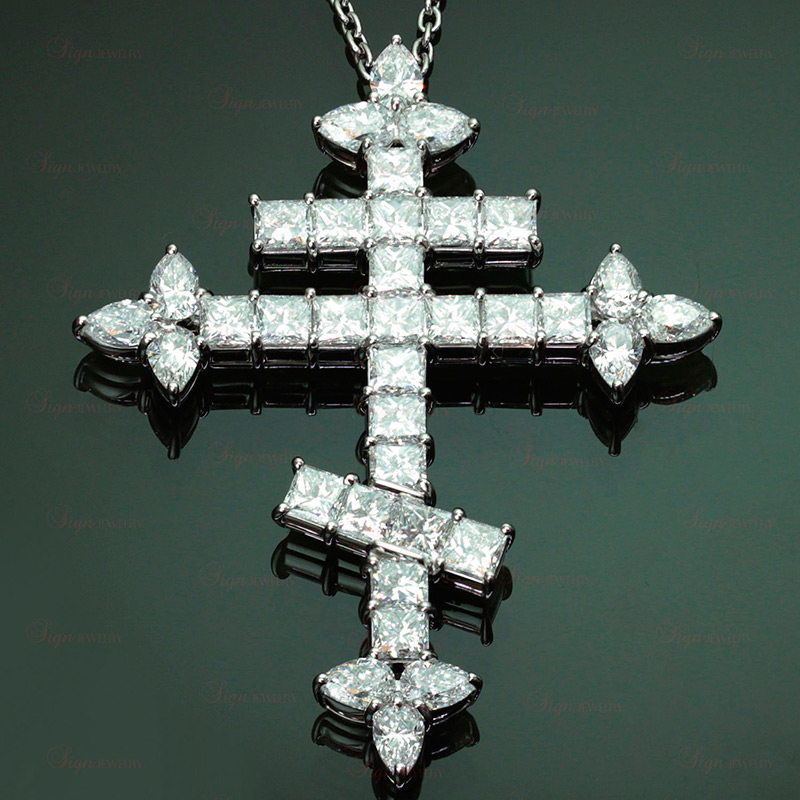 Croix orthodoxe avec diamants