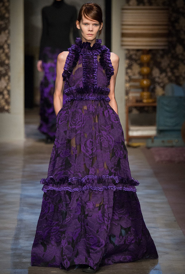 Robe violette du nouvel an