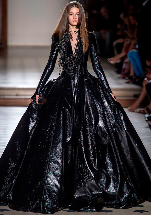 Robe noire scintillante