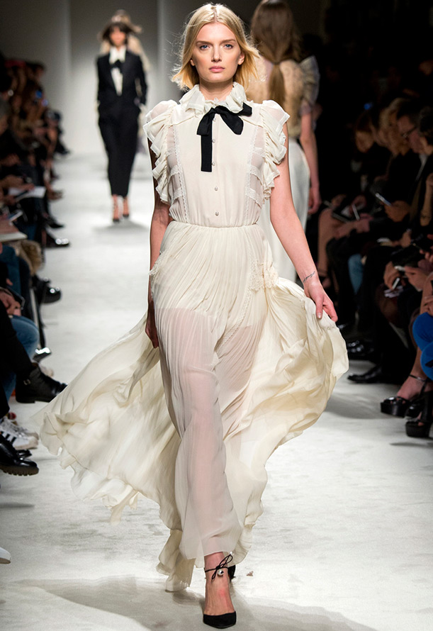 Robe longue transparente