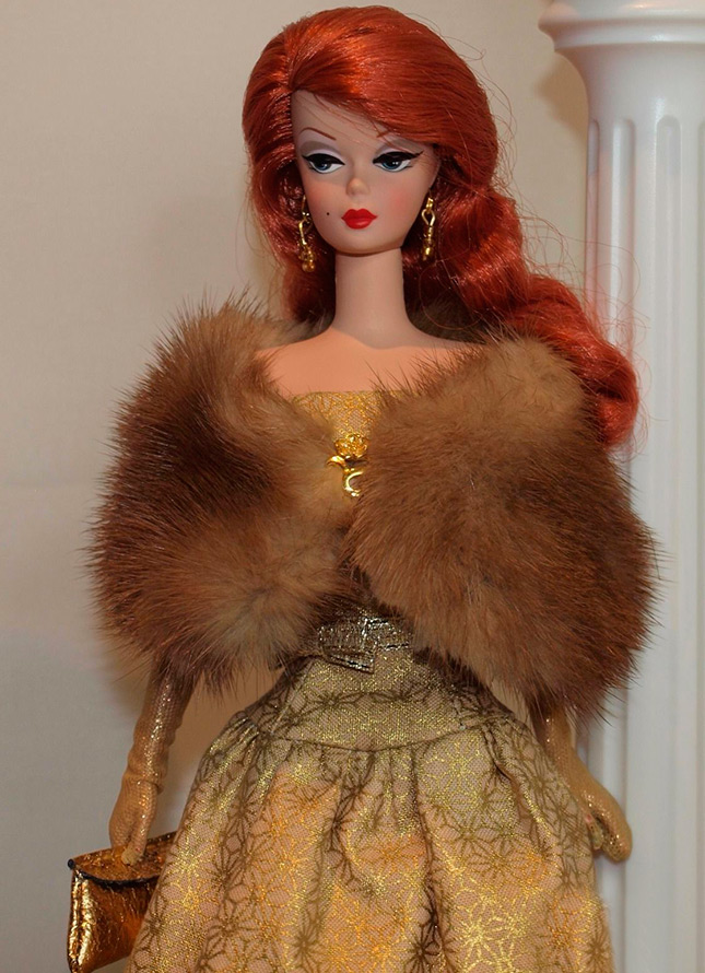 Robe chaude pour la poupée