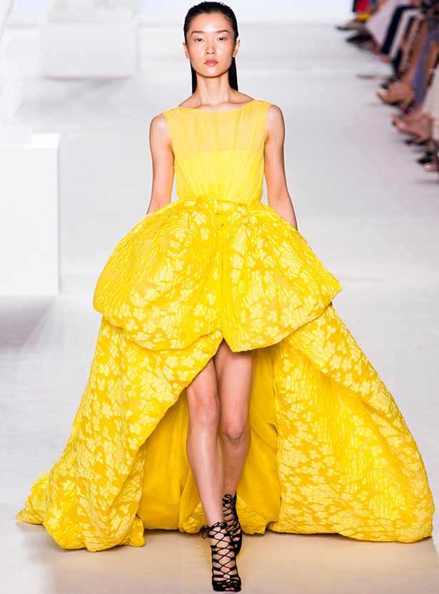 Belle robe jaune
