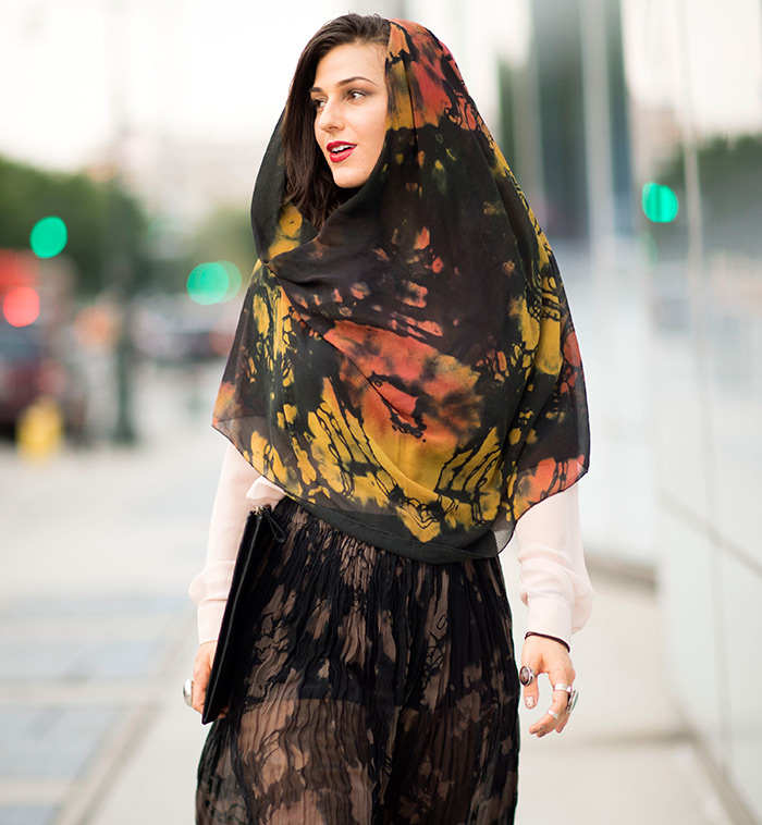 Comment nouer une écharpe pour l'empêcher de tomber