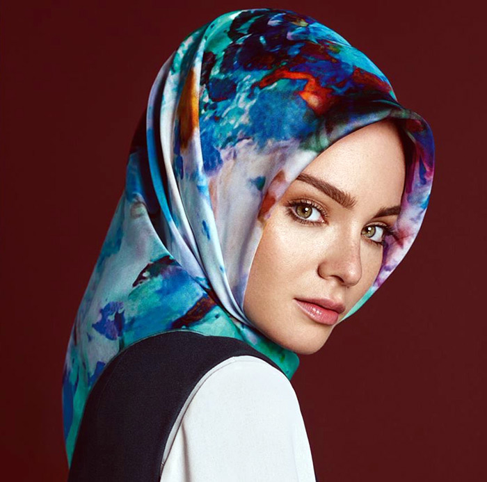 Comme c'est beau de nouer une écharpe