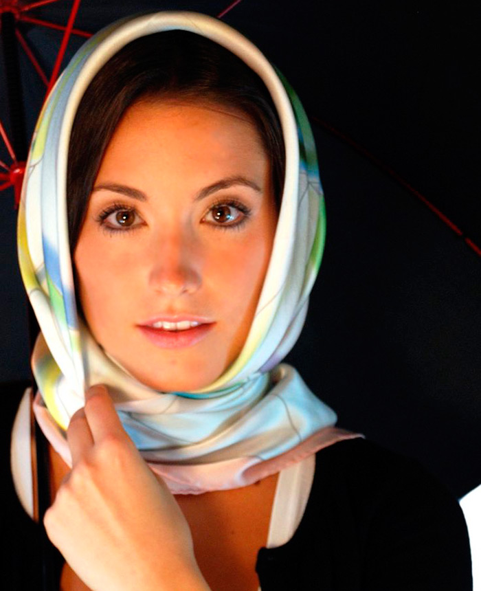 Comment nouer une écharpe pour l'empêcher de tomber