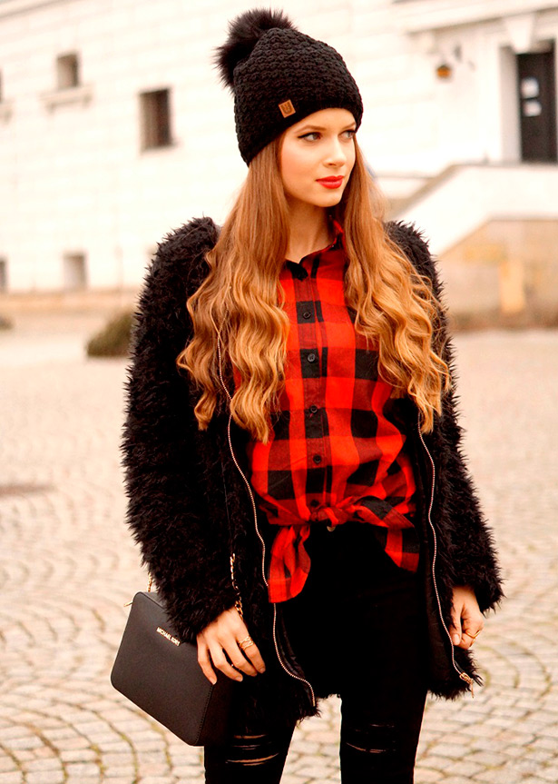 Belle fille au chapeau