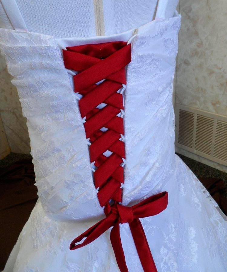 Robe de mariée rouge et blanche