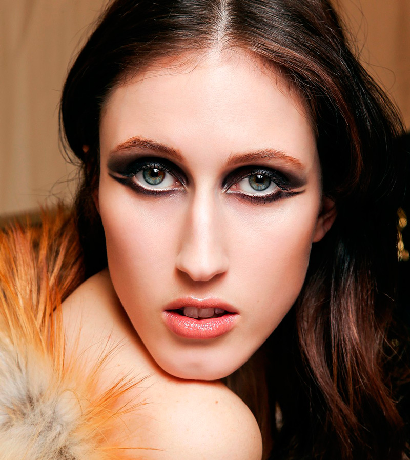 Anna Cleveland est un modèle gracieux