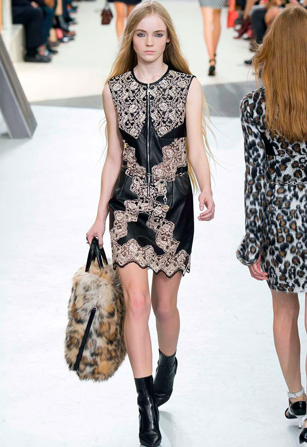 Choisir une robe sans manches