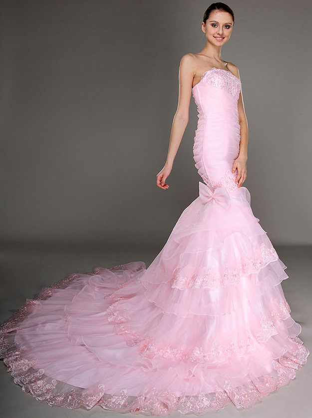 Mariée en robe rose