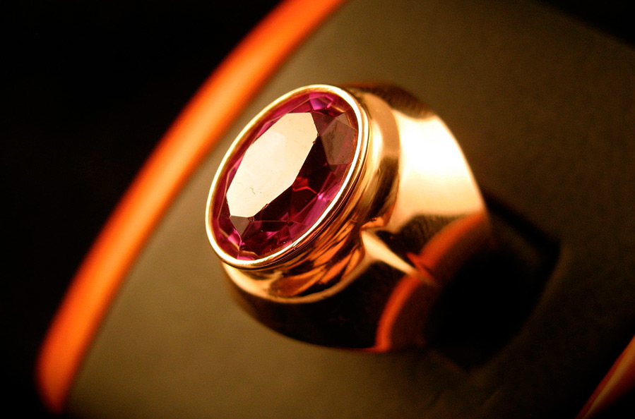 Bague avec pierre alexandrite