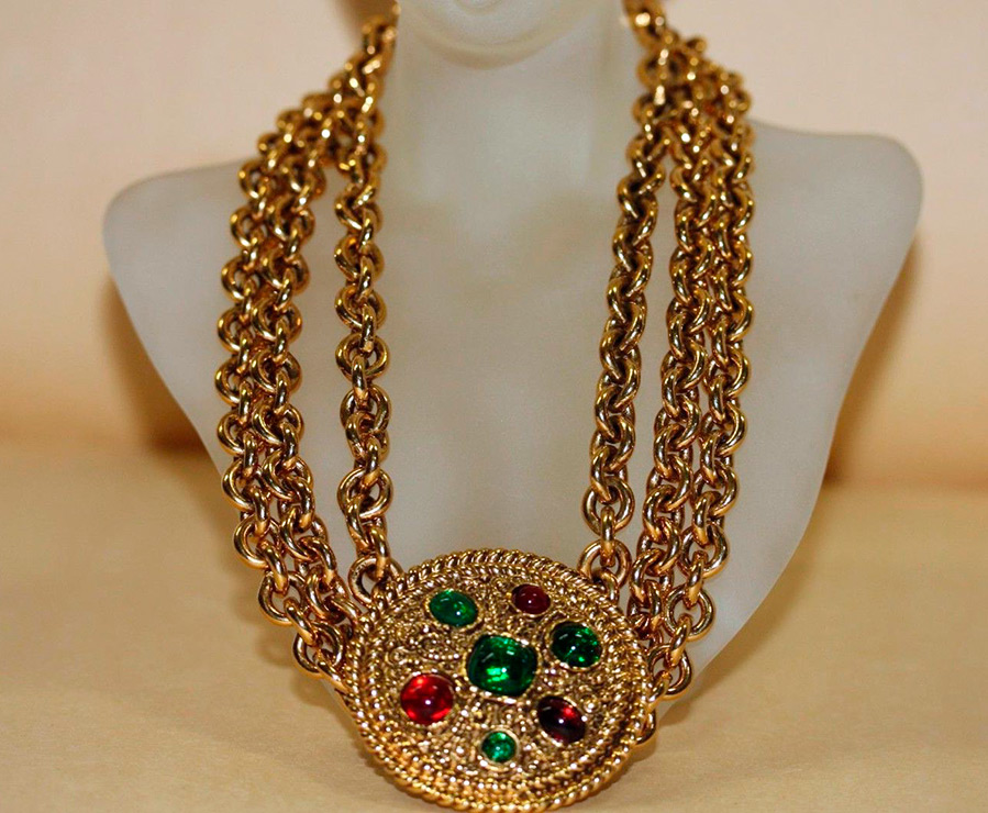 Colliers, perles et pendentifs Chanel