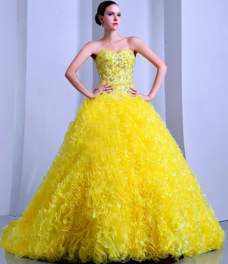 Belle robe de mariée jaune