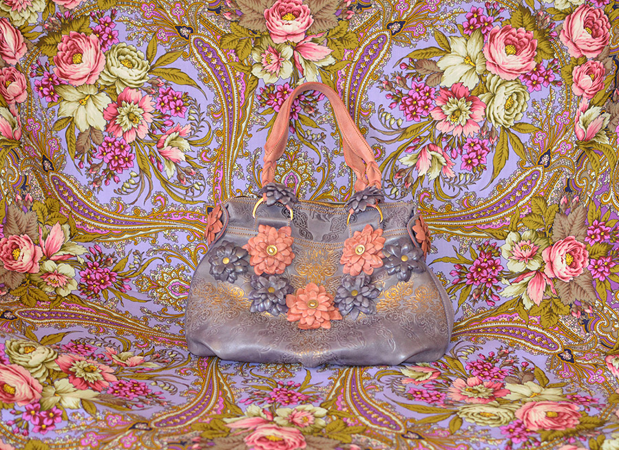 Accessoires avec imprimés floraux et fleurs volumineuses