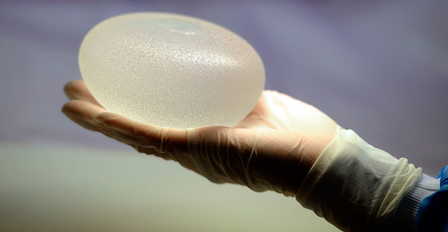 Pourquoi ça n'a plus de sens d'avoir des seins en silicone