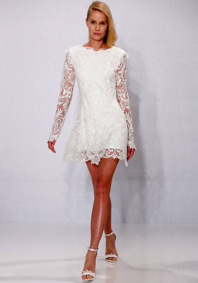 Belle robe de mariée courte