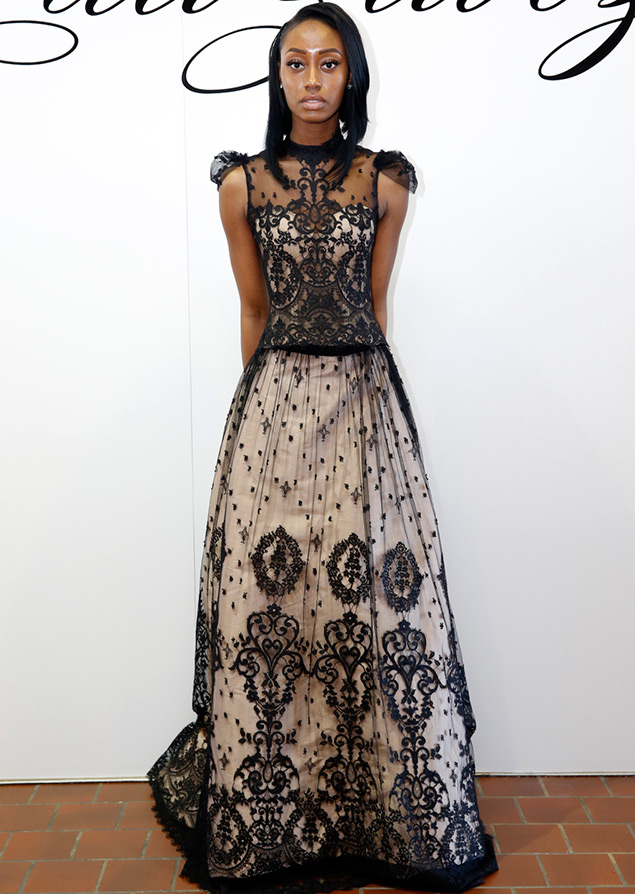 Robe de mariée avec dentelle noire
